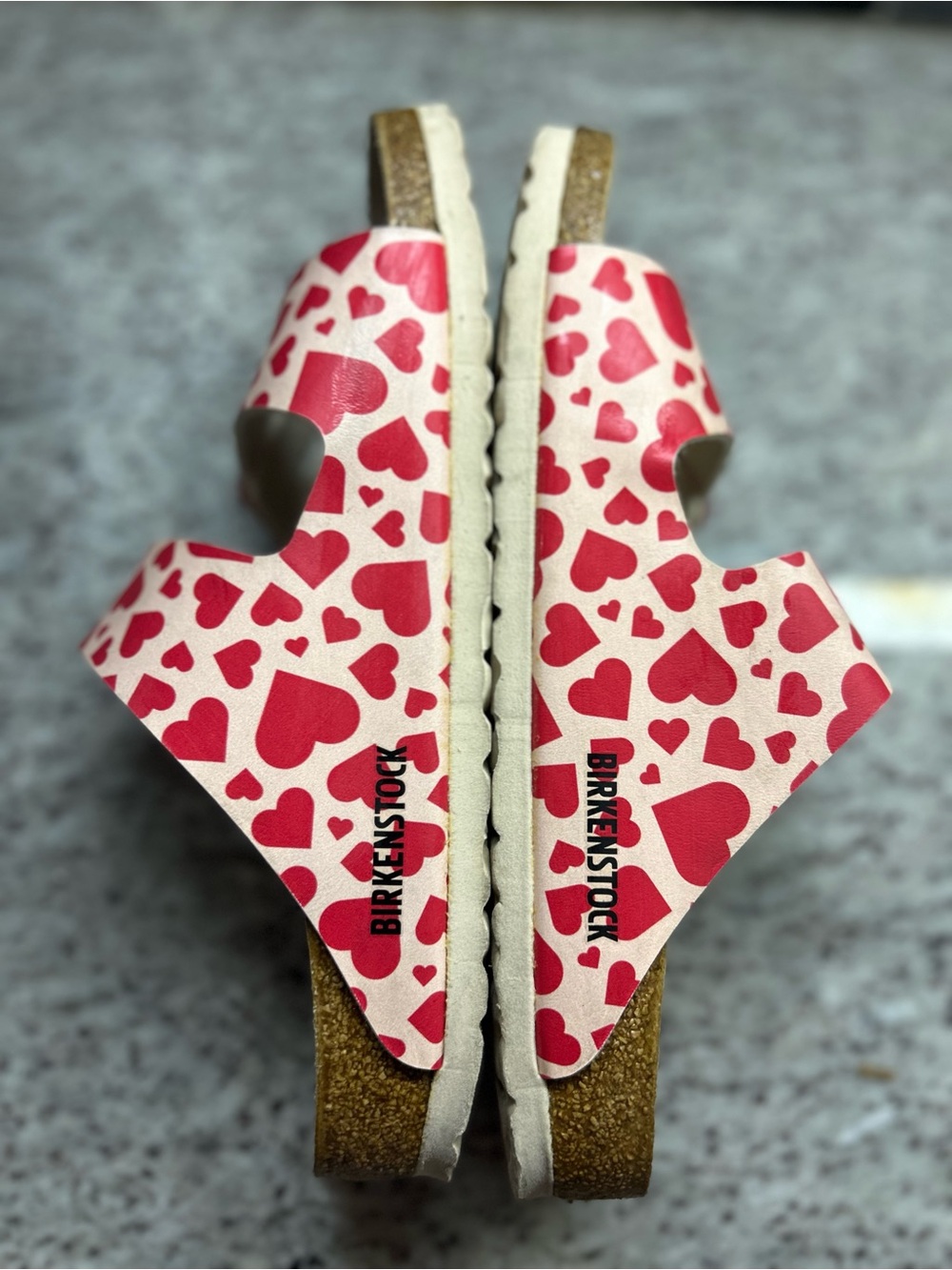 Birkenstock Arizona Women’s Cream Sandals with Red Heart Print size 8(39) - Picture 4 of 7